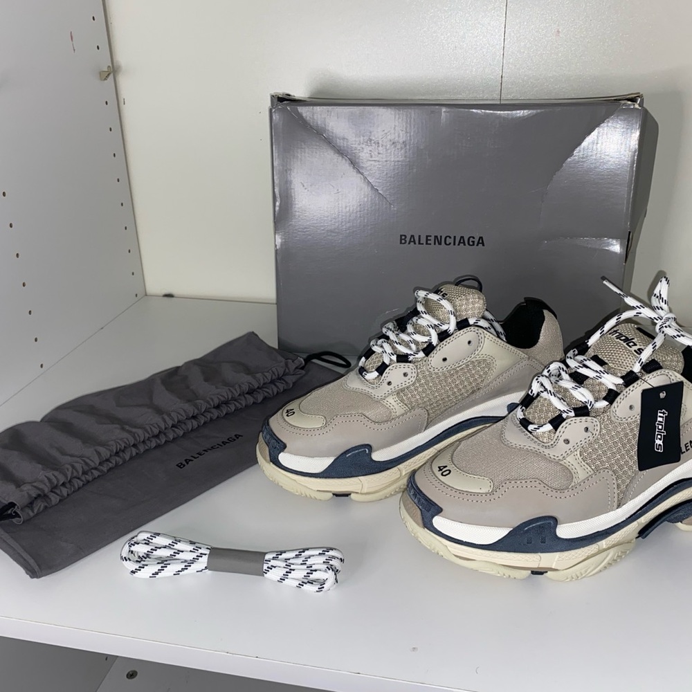 Balenciaga Men's “Vanille” Sneakers - Picture 4 of 5